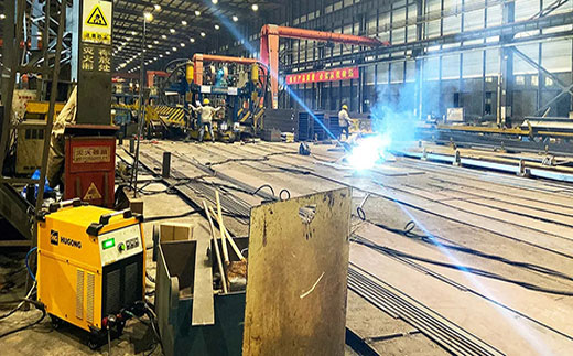 d88尊龙z6数字化等离子切割+碳弧气刨两用机LGB 120B使用现场